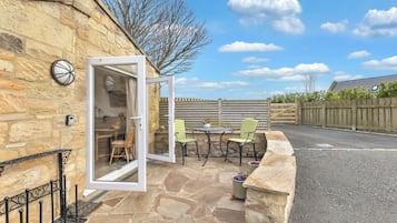 Cottage, Lanai | Terrace/patio