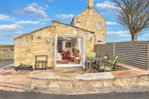 Terrace/patio - The Bothy - North East Escapes (Alnwick)