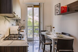 Réfrigérateur, micro-ondes, four, lave-vaisselle