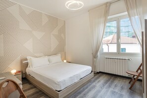2 sovrum, strykjärn/strykbräda och sängkläder