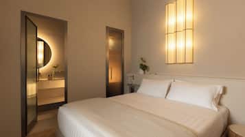 Chambre Deluxe | Couette en duvet d'oie, minibar, coffres-forts dans les chambres