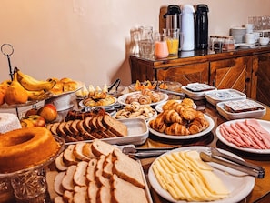 Free daily buffet breakfast