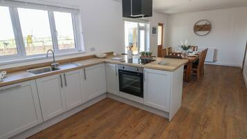 Dishwasher, cookware/dishes/utensils