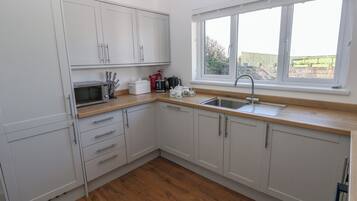 Dishwasher, cookware/dishes/utensils