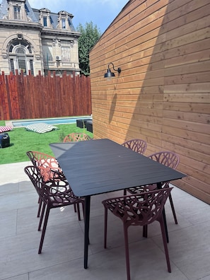 Outdoor dining - House in Narbonne, ideal for Les Grands Buffets, with swimming pool and air-conditioning (Narbonne)