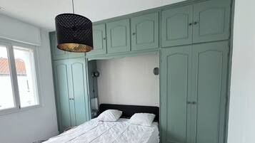 4 bedrooms, iron/ironing board, travel crib, free WiFi