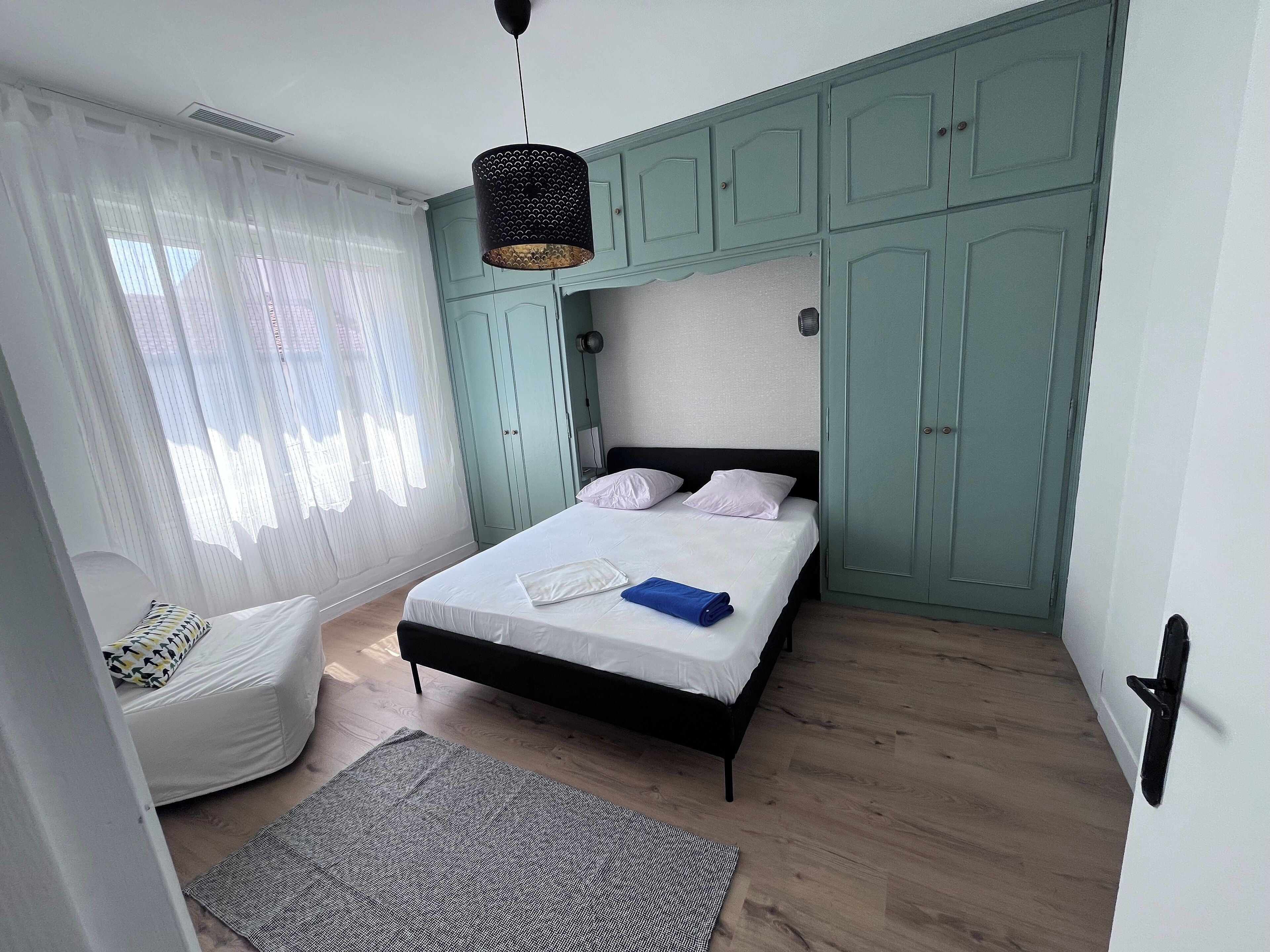 4 bedrooms, iron/ironing board, travel cot, free WiFi