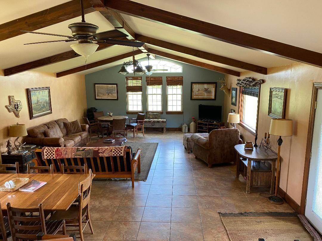 智能电视、DVD 播放器、书