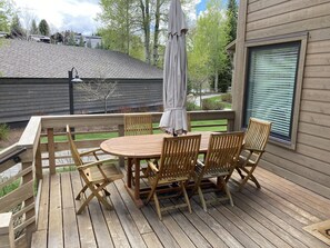 Outdoor dining