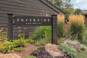 A sign for Creekside in Sun Valley.