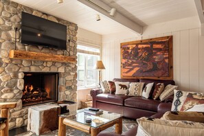 Télévision, cheminée