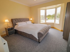 3 عدّة غرف نوم وبديكورات فريدة لكل غرفة وطراز فريد لكل وحدة