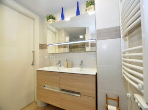 Bathroom - Apartment in Roses With Stunning Sea Views (Roses)