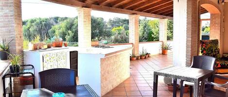 Outdoor dining