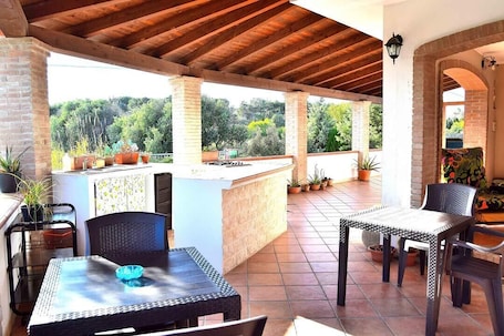 Outdoor dining. Mi casa es tu casa 79