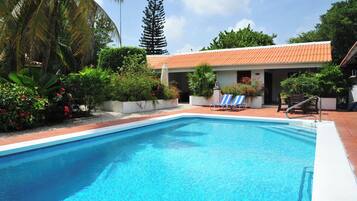 Safe på rommet, strykejern/-brett, wi-fi (inkludert) og sengetøy