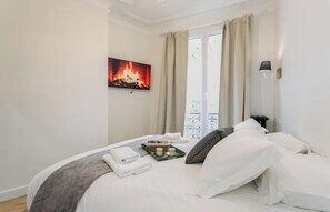 3 bedrooms, desk, iron/ironing board, free WiFi