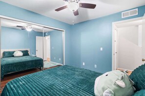 3 bedrooms, desk, iron/ironing board, WiFi