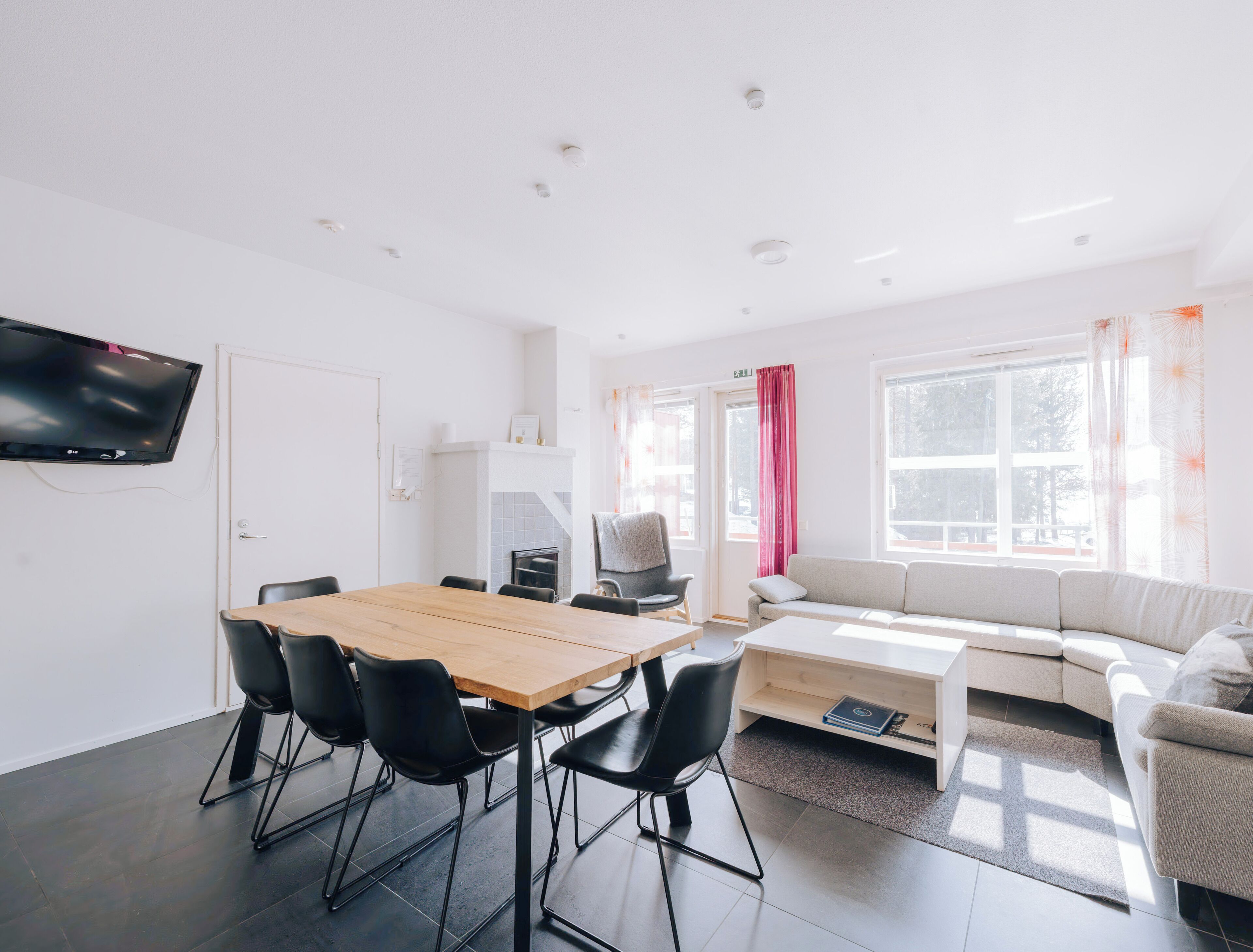 Appartement Confort, vue sur la cour intérieure | Aire de séjour | Téléviseur à écran plat de 45 po avec télévision par câble