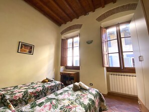 2 bedrooms, desk, iron/ironing board, WiFi
