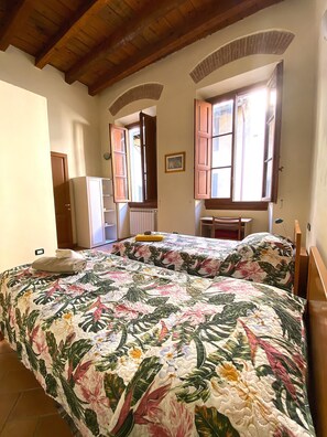2 bedrooms, desk, iron/ironing board, WiFi