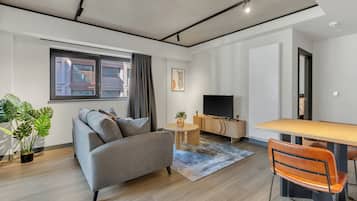 Signature Apartment, 1 Queen Bed, Pets Allowed, City View | Living area | 40-inch LED TV with digital channels