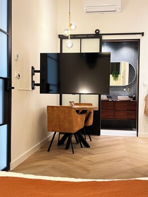 1 habitación, tabla de planchar con plancha, wifi y ropa de cama 