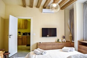 1 habitación, tabla de planchar con plancha, wifi y ropa de cama 