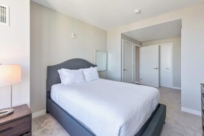 1 bedroom, desk, iron/ironing board, WiFi