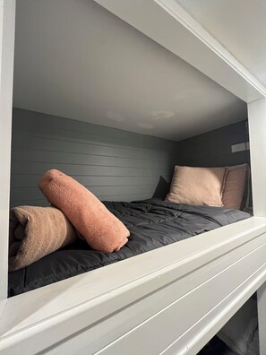 2 habitaciones, tabla de planchar con plancha y wifi 