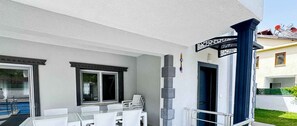Outdoor dining - Villa Lotus 6 Bedrooms With Private Pool and Big Garden in Dalyan Centre (Muğla)