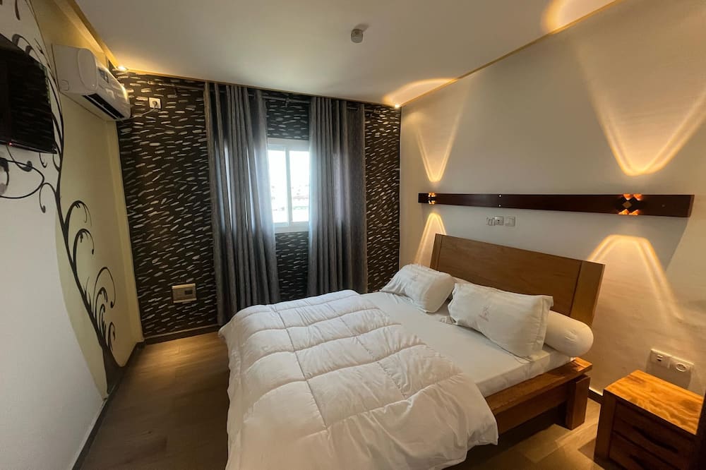 LIVELY HOTEL & Suites