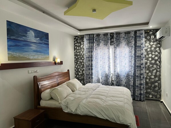 Suite Eksekutif, pemandangan kanal | Meja kerja, ruang kerja ramah laptop, dan setrika/meja setrika