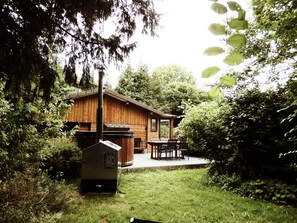 Outdoor dining - Well-being and Nature: Le Cottage Exotique and its private Nordic bath with unlimited access (Saint-Christophe-sur-Condé)