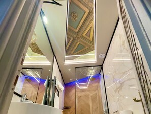 Suite estudio familiar | Baño | Artículos de higiene personal gratuitos, secador de pelo y toallas