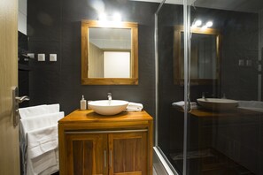 Standard-Apartment, Stadtblick | Badezimmer