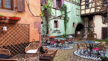 Cour