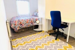 2 Schlafzimmer, Bügeleisen/Bügelbrett, Reisekinderbett, Bettwäsche