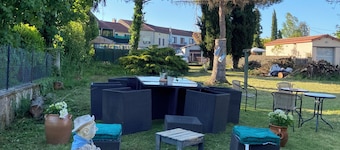 Fully equipped house, fenced garden, close to the Lot and all amenities.