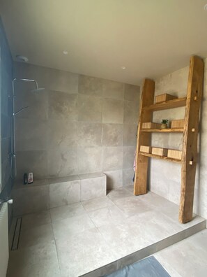 Shower, hair dryer, towels, toilet paper