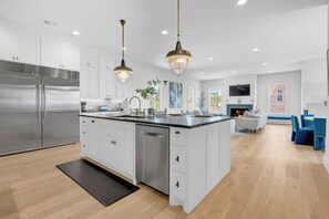Interior - Carlton Landing-Lakeview Landing (Carlton Landing)