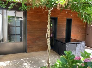 Deluxe Duplex, 1 Double Bed, Non Smoking, Garden View | Terrace/patio