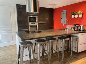 Deluxe Penthouse, 2 Bedrooms, Terrace, Pool View | Private kitchen | Microwave, oven, stovetop, espresso maker - Les Logis du Forgeron (Les Garennes-sur-Loire)