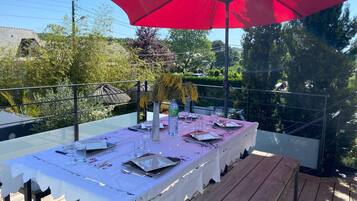 Familienapartment, Poolblick | Terrasse/Patio