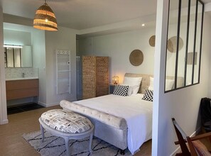 Basic Studio, 1 Double Bed | Soundproofing, free cribs/infant beds, free WiFi