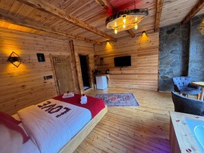 Suite Deluxe, vista a la montaña | 1 habitación, insonorización y wifi gratis 