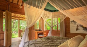 1 bedroom, desk, WiFi, bed sheets
