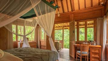 1 bedroom, desk, WiFi, bed sheets