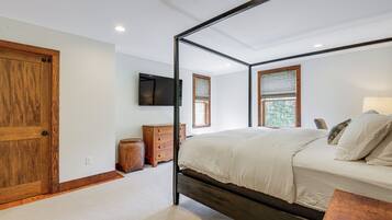 House (5 Bedrooms) | Interior