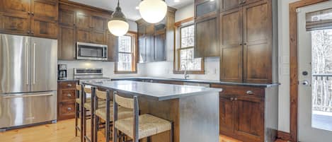 House (5 Bedrooms) | Interior